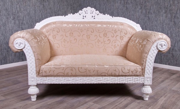 Barock Sofa 2 Sitzer Queenera RZ lackiert in Antik-weiß Repro-Antik-Design mit creme goldenem Stoffbezu